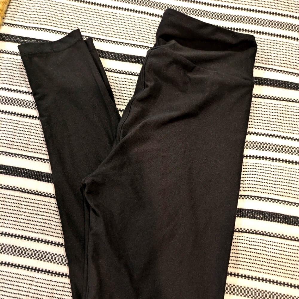 🦄Lularoe black leggings